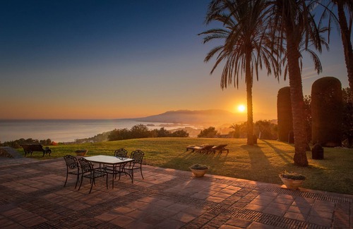 Malaga-Este Villa | Cubo's Mountain Bayview Luxury Villa/views/free wifi/gym