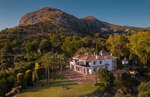 Malaga-Este Villa | Cubo's Mountain Bayview Luxury Villa/views/free wifi/gym
