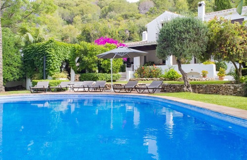 Coin Villa | Cubo's Villa Las Lagunas de Azahar/free wifi/high privacy/private pool