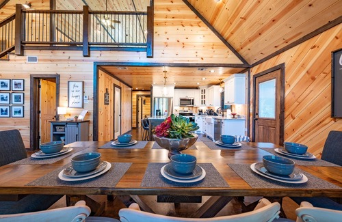 Broken Bow Cabin | Cubs Corner 2BR w/3 bunks/playground