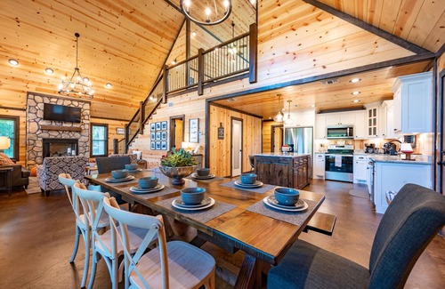 Broken Bow Cabin | Cubs Corner 2BR w/3 bunks/playground