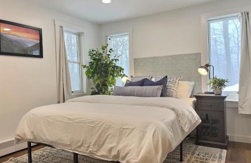 Killington Apartment | CubsCorner - Pool, Sauna, Gym, Close to Mountain!
