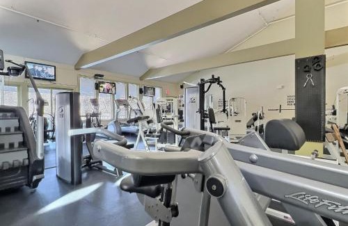 Killington Apartment | CubsCorner - Pool, Sauna, Gym, Close to Mountain!