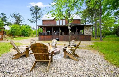 Hochatown House | Cul-de-sac Cabin - Pool Table-Hot tub-Pet Friendly