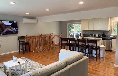 Danbury House | Cul Du Sac Serenity 70 min to NYC