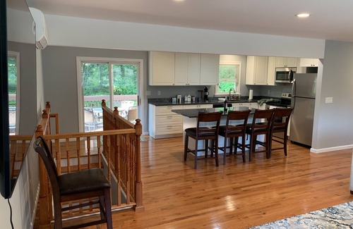 Danbury House | Cul Du Sac Serenity 70 min to NYC