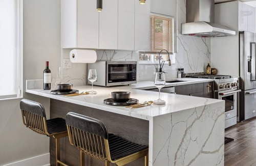 Skokie House | Culinary DREAM - Tranquil Home - Pizza Oven/BBQ/Smoker