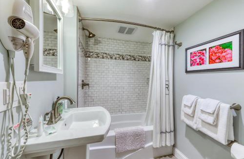 East Bayside Apartment | Cumberland Charm