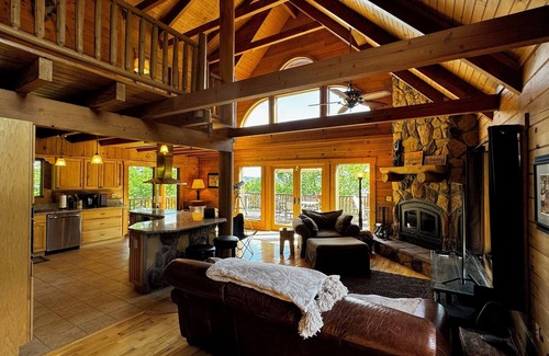 Nancy House | Cumberland Haven! One mile to Cumberland Point boat ramp and park.