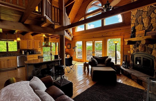 Nancy House | Cumberland Haven! One mile to Cumberland Point boat ramp and park.