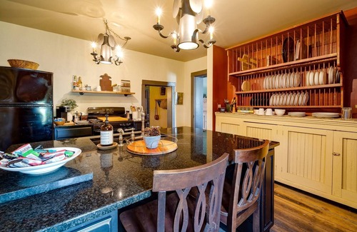 Lewisburg House | Cumberland House - A Cozy Historical Stay