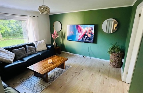 Cumbernauld Apartment | Cumbernauld Apartment With 3 Bedrooms