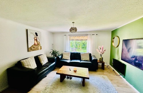 Cumbernauld Apartment | Cumbernauld Apartment With 3 Bedrooms