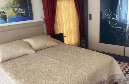 Ayvalik House | CUNDA MERKEZ DE MÜSTAKİL EŞYALI YAZLIK DENİZ MANZARALI TAŞ EV