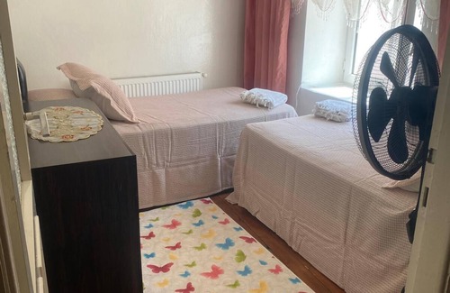 Ayvalik House | CUNDA MERKEZ DE MÜSTAKİL EŞYALI YAZLIK DENİZ MANZARALI TAŞ EV