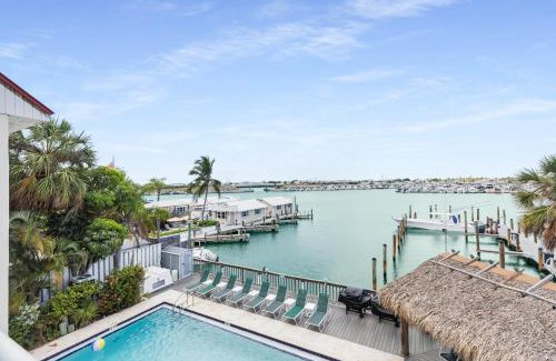 Meadows House | Curacao - Large 2x2 Waterfront Condo Great View Pool & Dock