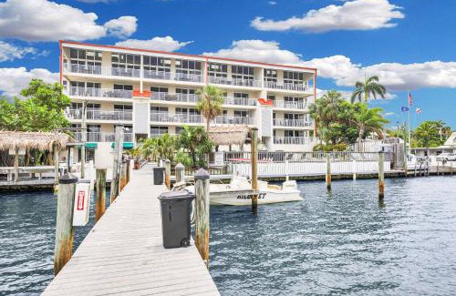 Meadows House | Curacao - Large 2x2 Waterfront Condo Great View Pool & Dock