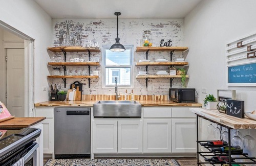 Waco Apartment | Curated Cottage. minutes from Silos, zoo, Baylor
