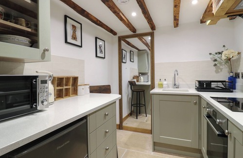 Wendover Cottage | CURIOSITY COTTAGE, pet friendly, with open fire in Wendover