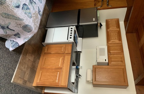 Sekiu House | Curley's, D - Motel - 1 Queen /2 Single /Kitchen