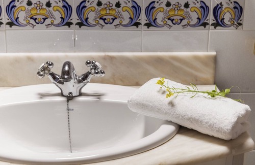 Maria de la Salut Bed & Breakfast | Curolla Petit Hotel