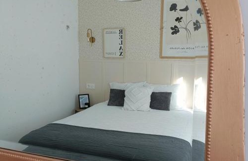 Dean Pequeno Apartment | Curota A