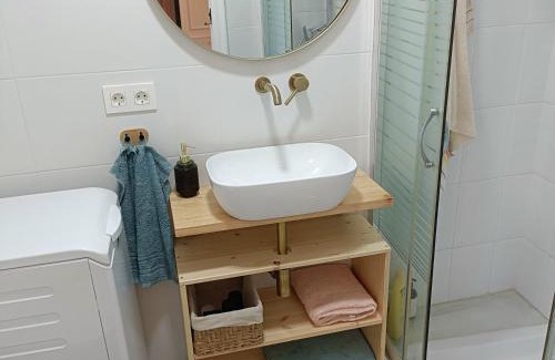 Dean Pequeno Apartment | Curota A