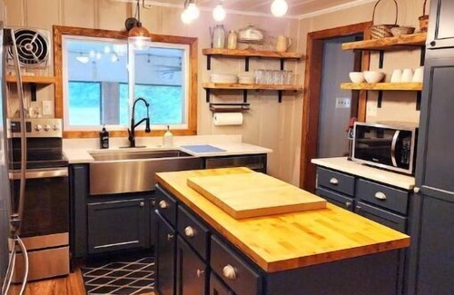 Doniphan House | Current River Cottage on Y3 Cabin Surrounded by Mark Twain National Forest