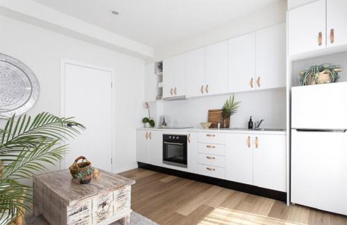 Currumbin Apartment | Currumbin Beach 1 bedroom Studio - steps from the beach!