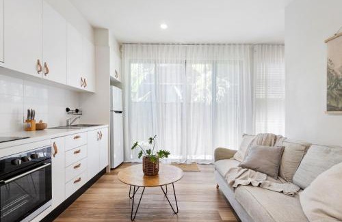 Currumbin Apartment | Currumbin Beach 1 bedroom Studio - steps from the beach!