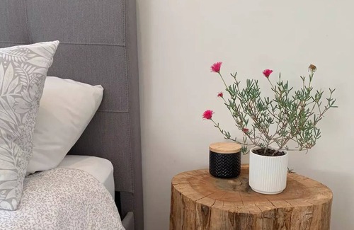 Currumbin Villa | Currumbin Beach Villa-Tropical Garden-Pets Welcome-Short walk to Currumbin Beach