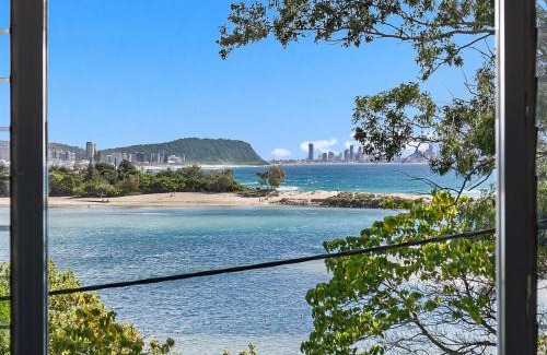 Currumbin House | Currumbin Beachfront Haven