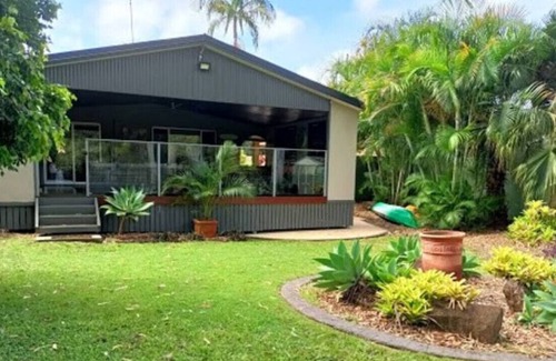 Currumbin Waters House | Currumbin Creek Front - Tropical & Private with Pool