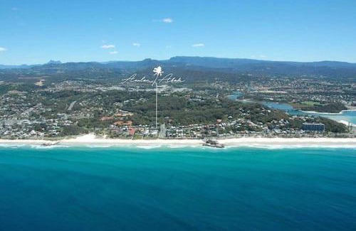 Currumbin House | Currumbin Sanctuary Beach Abode