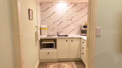 Eagle Heights Apartment | Curtis Falls Studio-Apartment