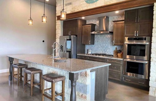 Bandera House | Custom 3 bedroom ranch in beautiful hill country