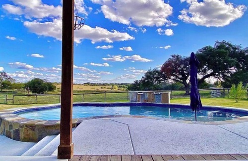 Bandera House | Custom 3 bedroom ranch in beautiful hill country