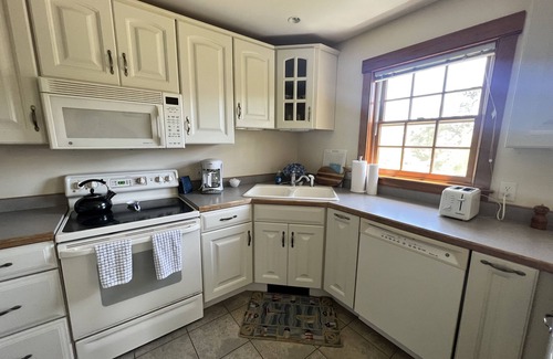 Eel Point House | Custom Built Home on Private Lot in Fishers Landing