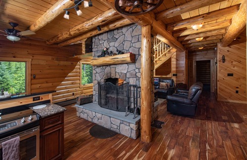 Twin Mountain Cabin | Custom Built Log Cabin Mt Washington, Bretton Woods Cannon Franconia 3 King beds