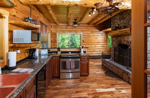 Twin Mountain Cabin | Custom Built Log Cabin Mt Washington, Bretton Woods Cannon Franconia 3 King beds