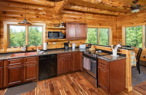 Twin Mountain Cabin | Custom Built Log Cabin Mt Washington, Bretton Woods Cannon Franconia 3 King beds