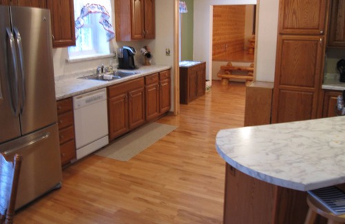 Shingleton House | Custom log home w/Game Rm, fire place. Bar,Weight Rm!, wifi, close to Pic Rocks!