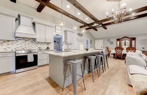 Killeen House | Custom rustic 7 bedrm 3 bath sleeps 16