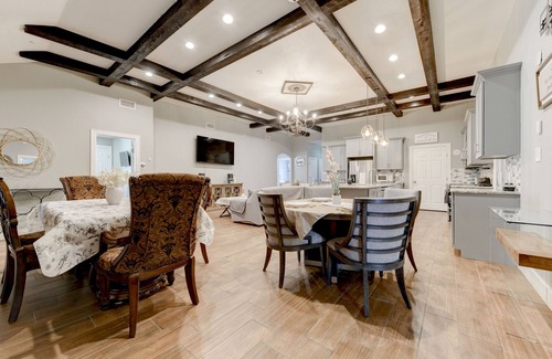 Killeen House | Custom rustic 7 bedrm 3 bath sleeps 16