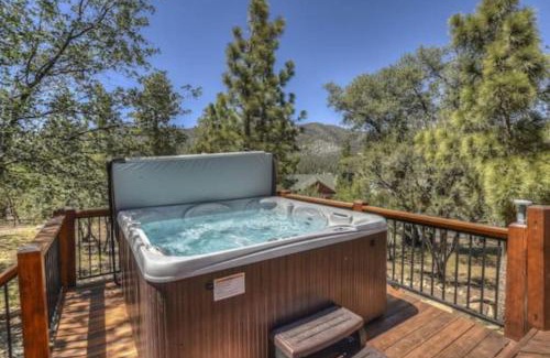 Castle Glen Estates House | CUSTOM SINGLE STORY CABIN WITH JACUZZI POOL TABLE & BIG GAME ROOM WITH ARCADE games