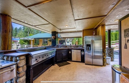 West Hills House | Custom, Spacious Lake-Front Log Cabin Estate: Hot Tub Shuffleboard & Pool Table
