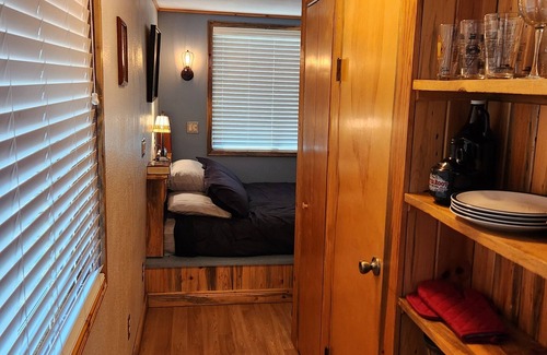 Grantsdale Cabin | Custom tiny house with an awesome view.nClose to Hamilton and Darby