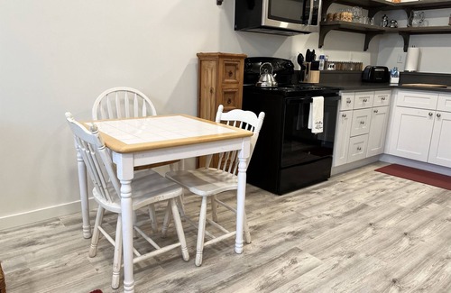 Creswell House | Cute 1 bedroom "Ohana" 10 miles from Eugene
