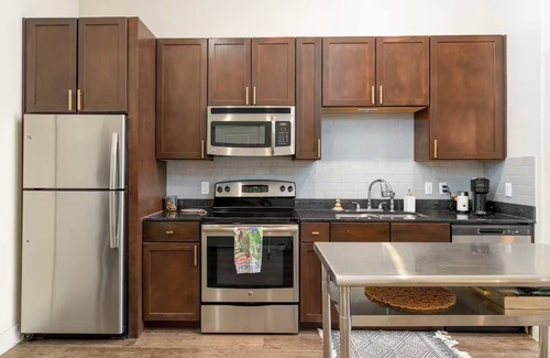 North Burnet Apartment | Cute 1bd apartment w/backyard in The Domain!