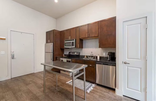 North Burnet Apartment | Cute 1bd apartment w/backyard in The Domain!